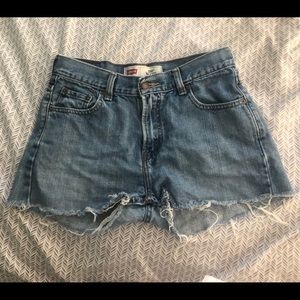 30” Vintage High Waist Levi’s Cut Off Shorts